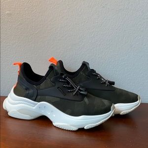 Steve Madden Myles Sneakers